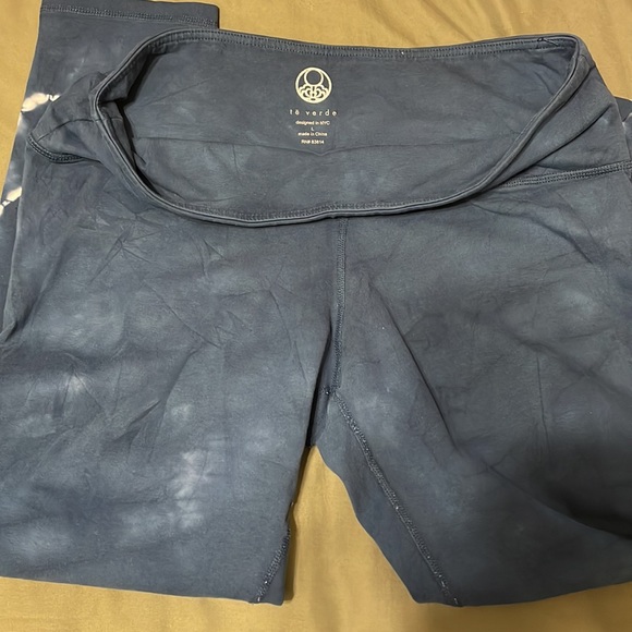 Workout Leggings - Picture 2 of 8